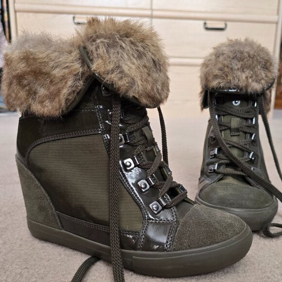 Aldo Army Green Faux Fur Wedge Sneaker / Ankle Bootie - Size 8.5 - Picture 5 of 10